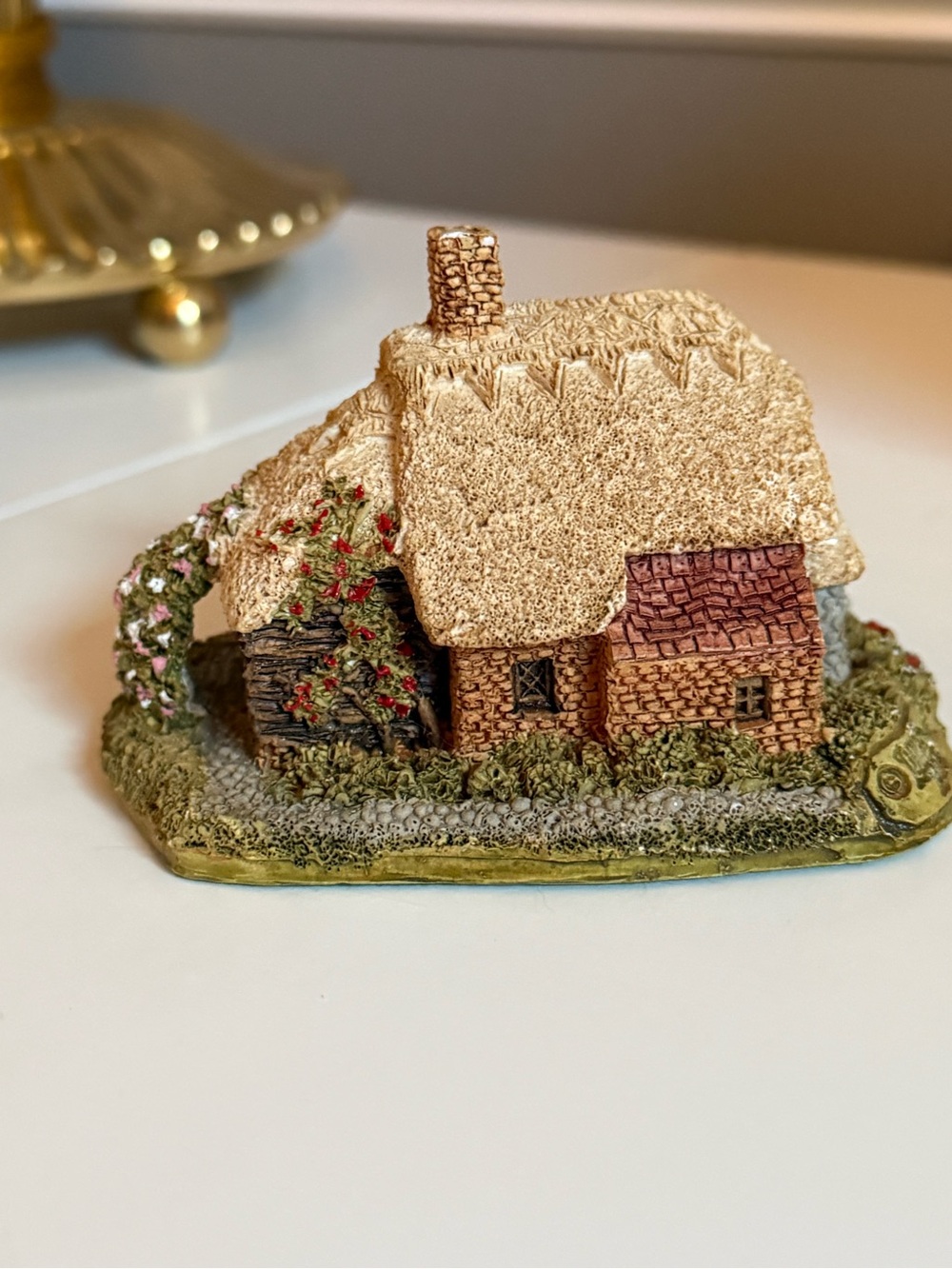 Lilliput Lane Spring Bank Cottage Figurine Hand Painted Miniature Masterpieces - Picture 2 of 5